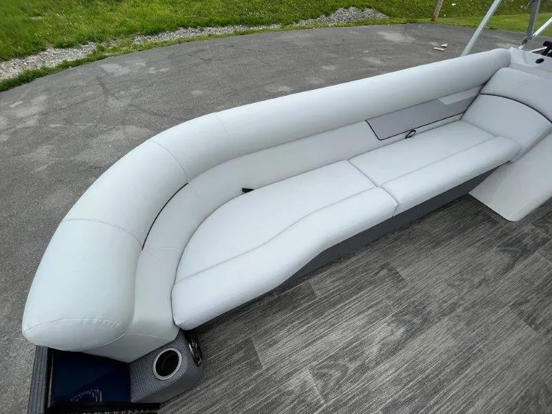 Slide: The Image of Crest Classic Fish 220 SF 2023 - 62