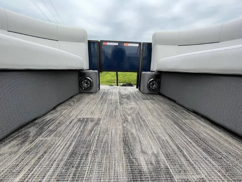 Slide: The Image of Crest Classic Fish 220 SF 2023 - 67