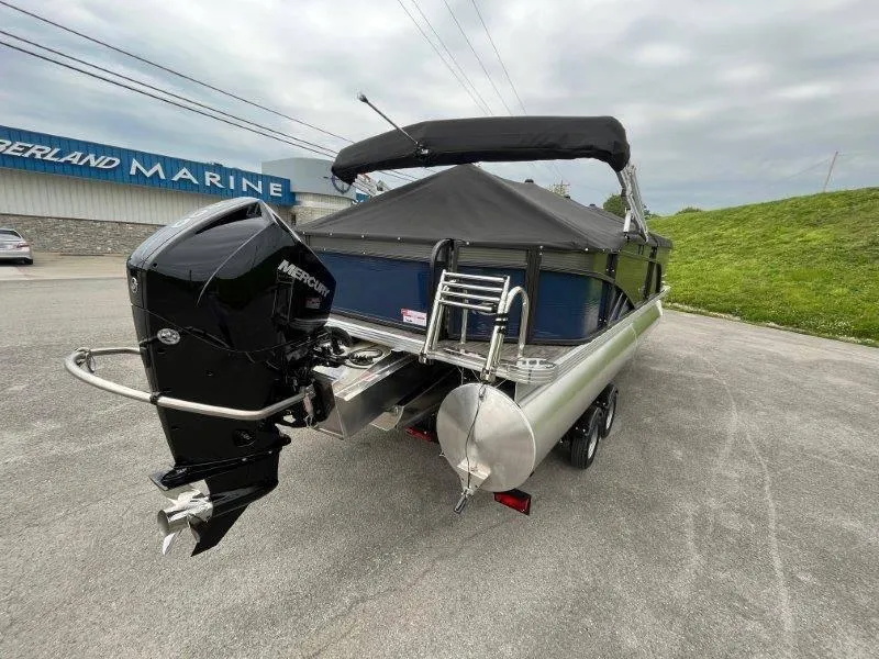 Slide: The Image of Crest Classic Fish 220 SF 2023 - 92