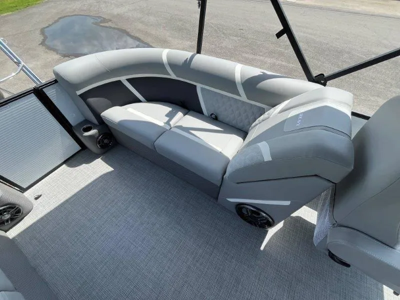 Slide: The Image of Crest CLASSIC 240 SLC 2025 - 53