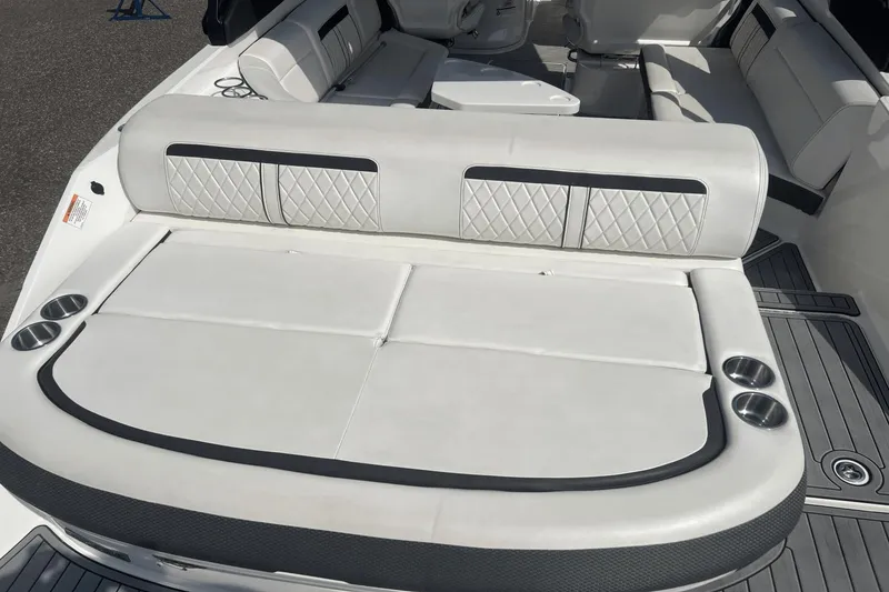 Slide: The Image of Sea Ray SLX 280 2018 - 14