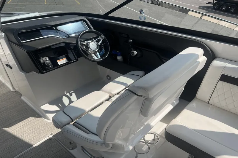 Slide: The Image of Sea Ray SLX 280 2018 - 23