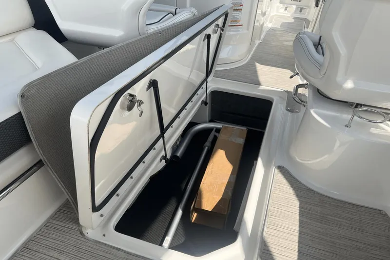 Slide: The Image of Sea Ray SLX 280 2018 - 31