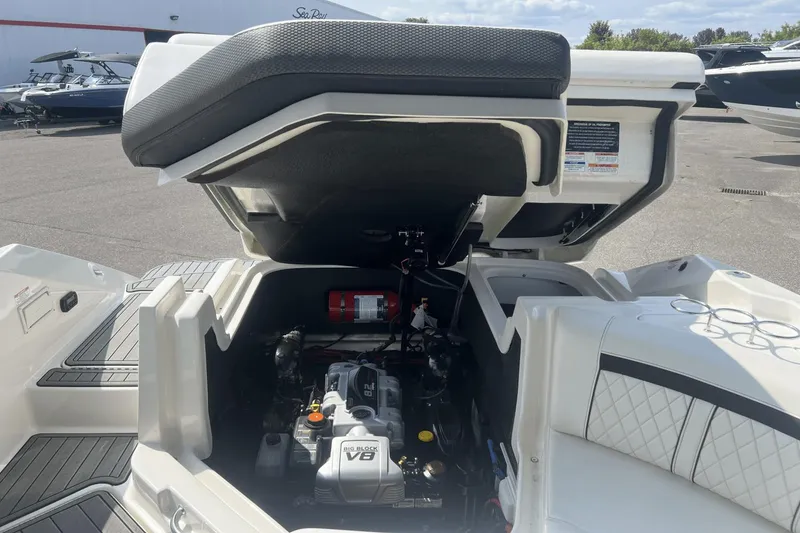 Slide: The Image of Sea Ray SLX 280 2018 - 48