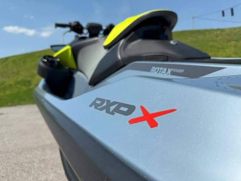 Slide: The Image of Sea-Doo RXP-X 325 iBR Ice Metal/Green Tech, BRP Premium Audio, iBR 2024 - 20