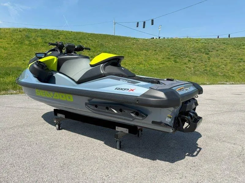 Slide: The Image of Sea-Doo RXP-X 325 iBR Ice Metal/Green Tech, BRP Premium Audio, iBR 2024 - 42