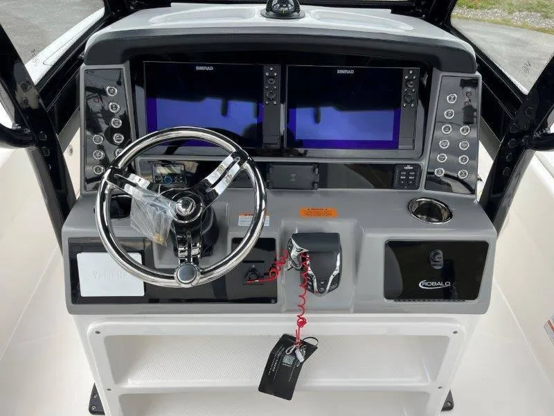 Slide: The Image of Robalo 266 Cayman 2024 - 101