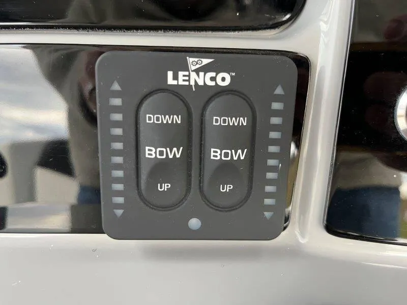 Slide: The Image of Robalo 266 Cayman 2024 - 104