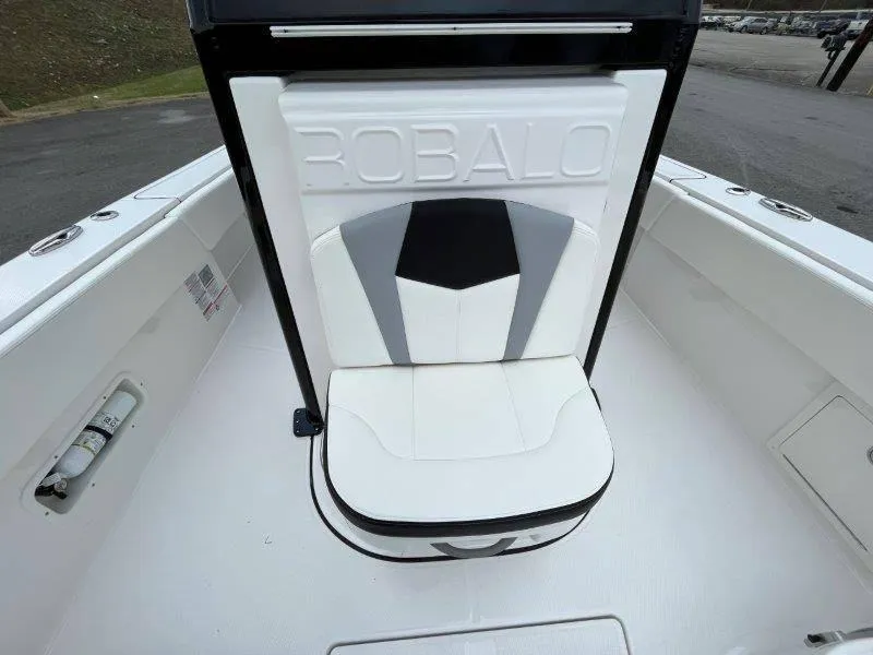 Slide: The Image of Robalo 266 Cayman 2024 - 108