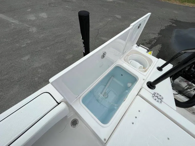 Slide: The Image of Robalo 266 Cayman 2024 - 114