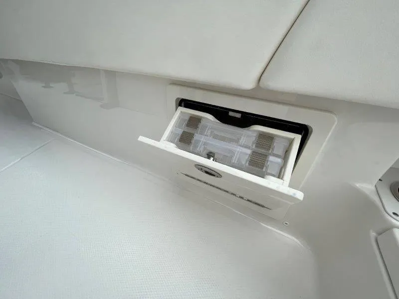 Slide: The Image of Robalo 266 Cayman 2024 - 116