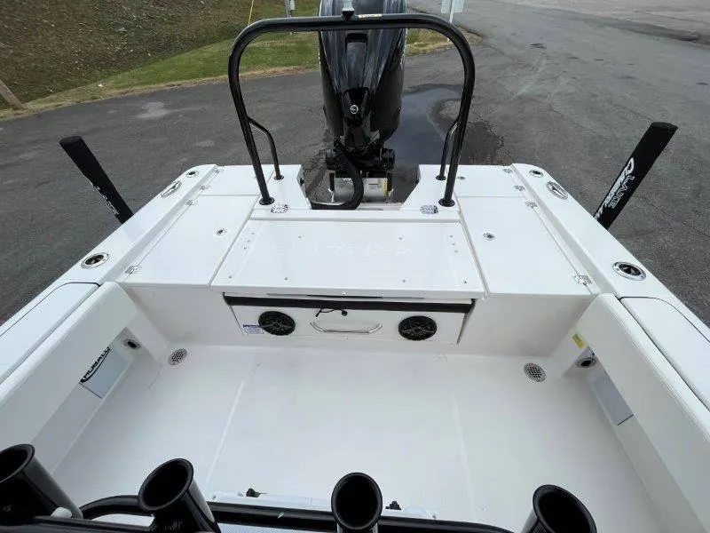 Slide: The Image of Robalo 266 Cayman 2024 - 117