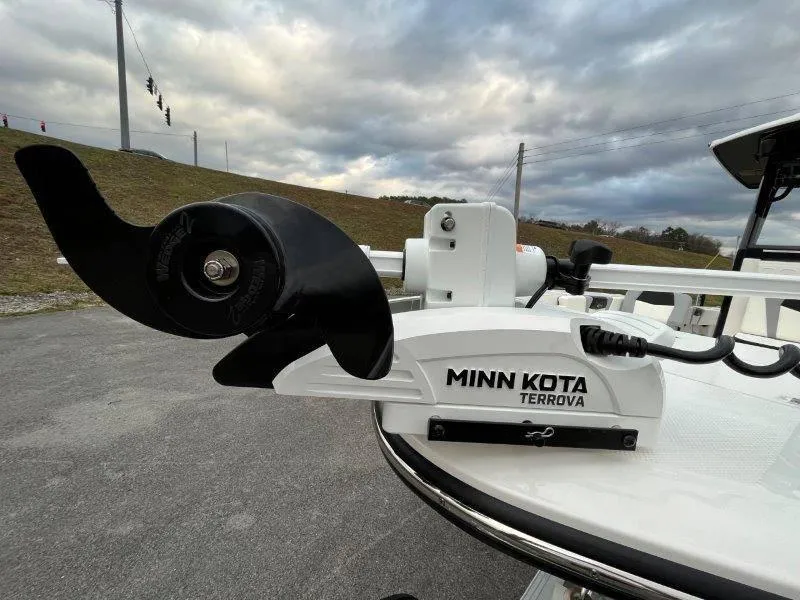 Slide: The Image of Robalo 266 Cayman 2024 - 121