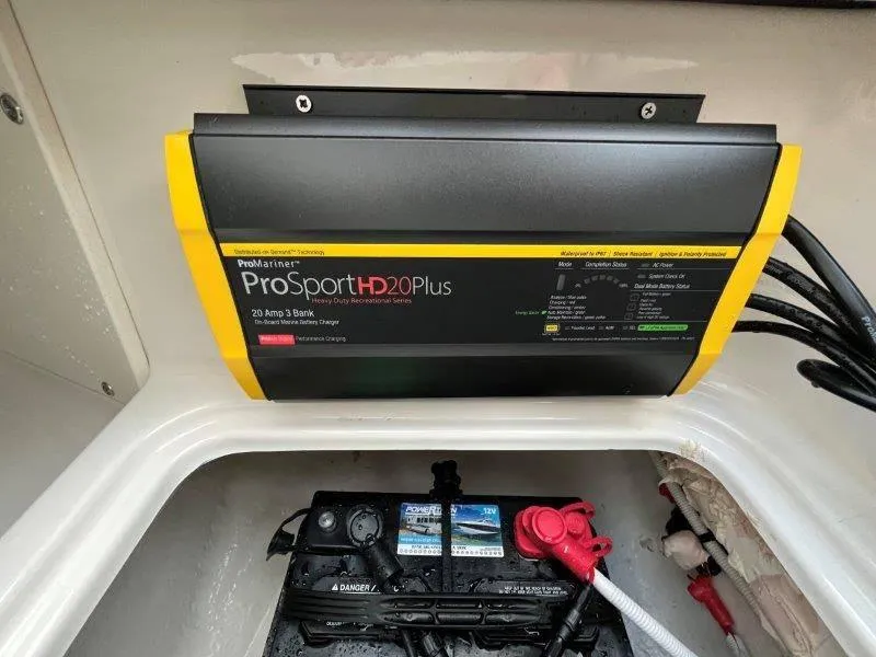 Slide: The Image of Robalo 266 Cayman 2024 - 125