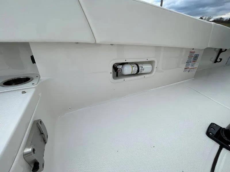 Slide: The Image of Robalo 266 Cayman 2024 - 126