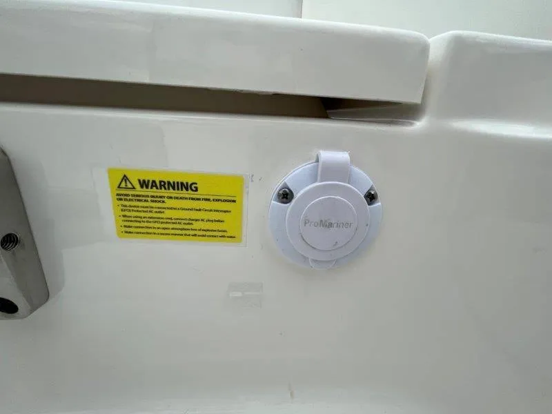 Slide: The Image of Robalo 266 Cayman 2024 - 127