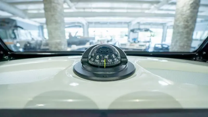 Slide: The Image of Robalo 266 Cayman 2024 - 13