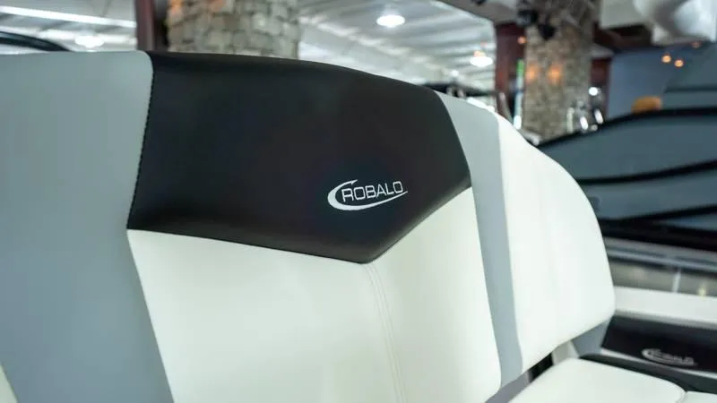 Slide: The Image of Robalo 266 Cayman 2024 - 20