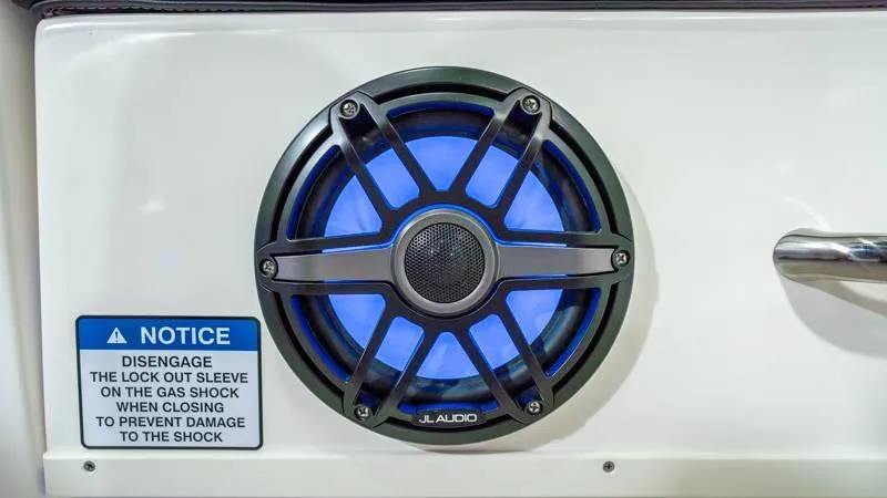 Slide: The Image of Robalo 266 Cayman 2024 - 23