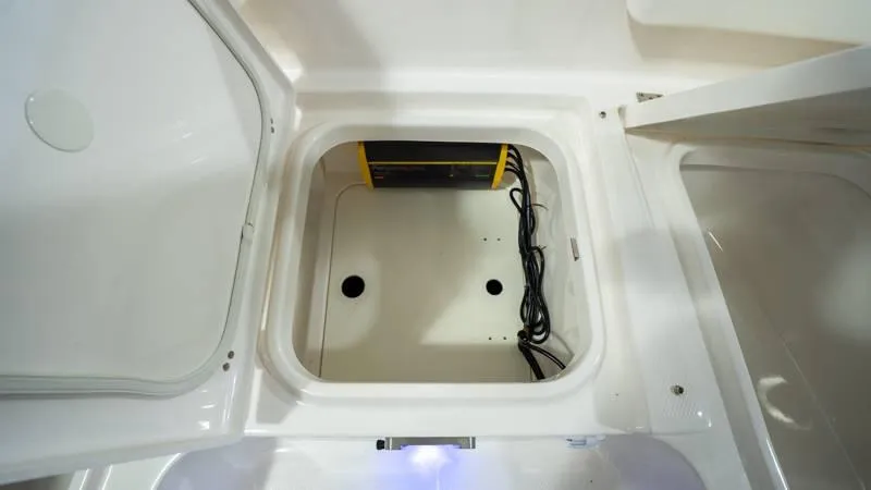 Slide: The Image of Robalo 266 Cayman 2024 - 32