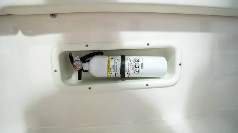 Slide: The Image of Robalo 266 Cayman 2024 - 42