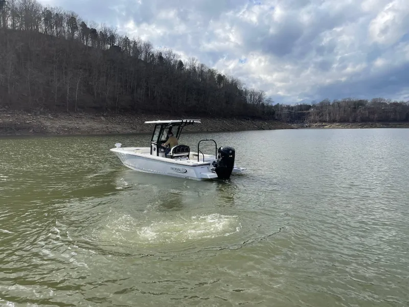 Slide: The Image of Robalo 266 Cayman 2024 - 7