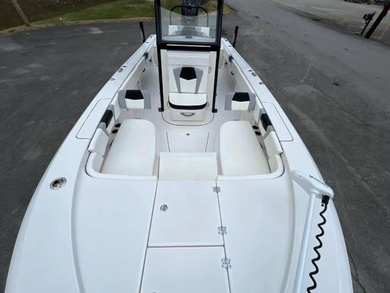 Slide: The Image of Robalo 266 Cayman 2024 - 85