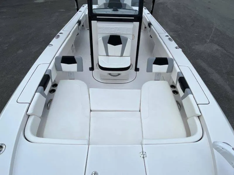 Slide: The Image of Robalo 266 Cayman 2024 - 86