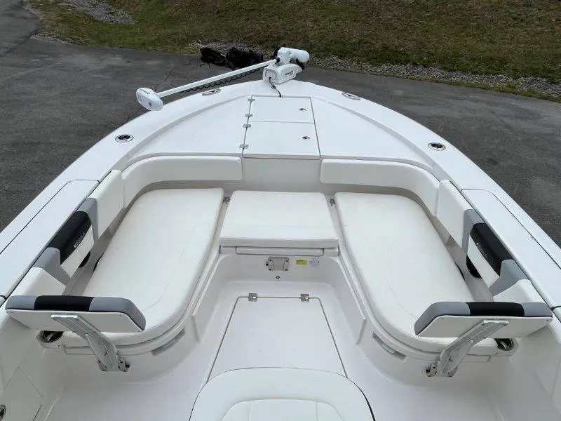 Slide: The Image of Robalo 266 Cayman 2024 - 88