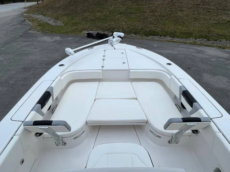 Slide: The Image of Robalo 266 Cayman 2024 - 89