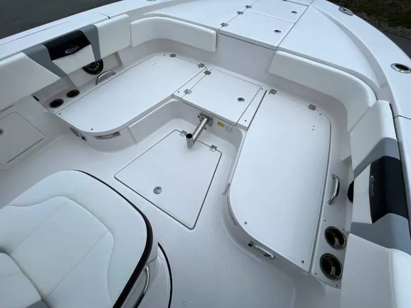 Slide: The Image of Robalo 266 Cayman 2024 - 92