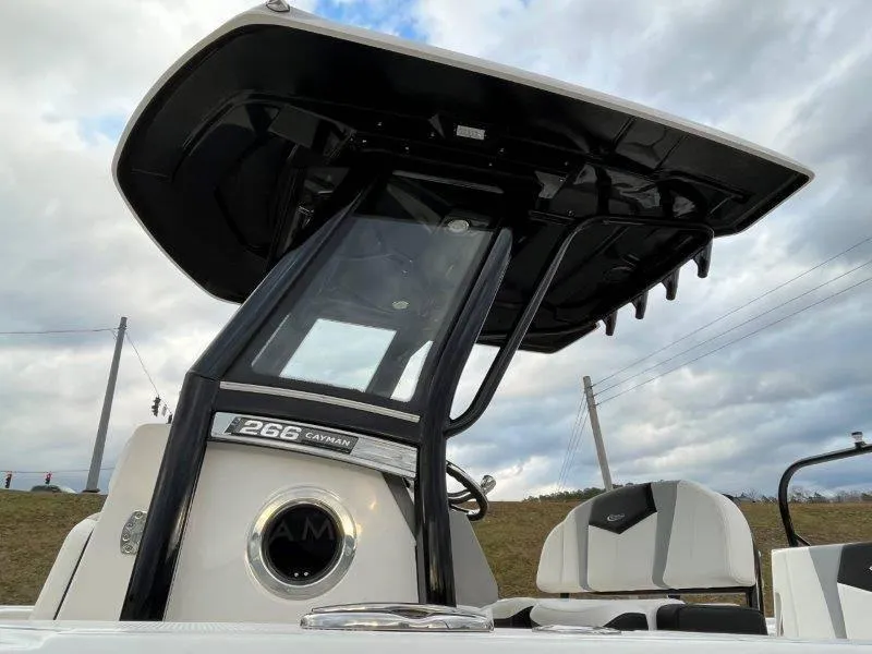 Slide: The Image of Robalo 266 Cayman 2024 - 94