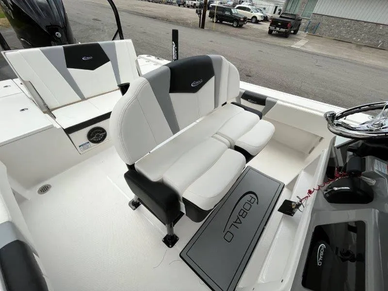 Slide: The Image of Robalo 266 Cayman 2024 - 96