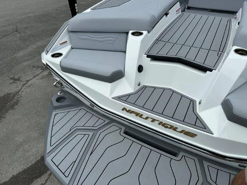 Slide: The Image of Nautique G25 2025 - 10