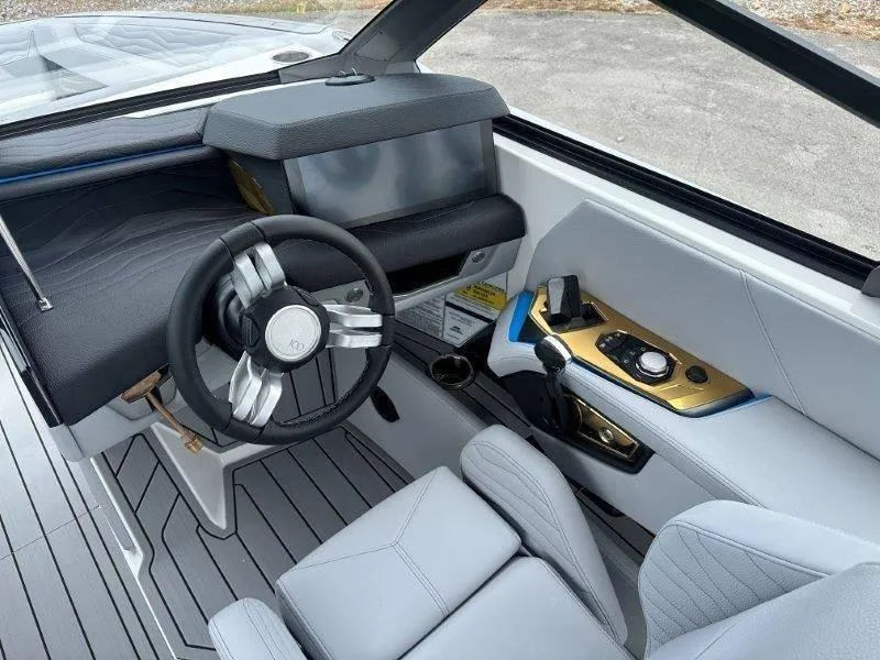 Slide: The Image of Nautique G25 2025 - 12