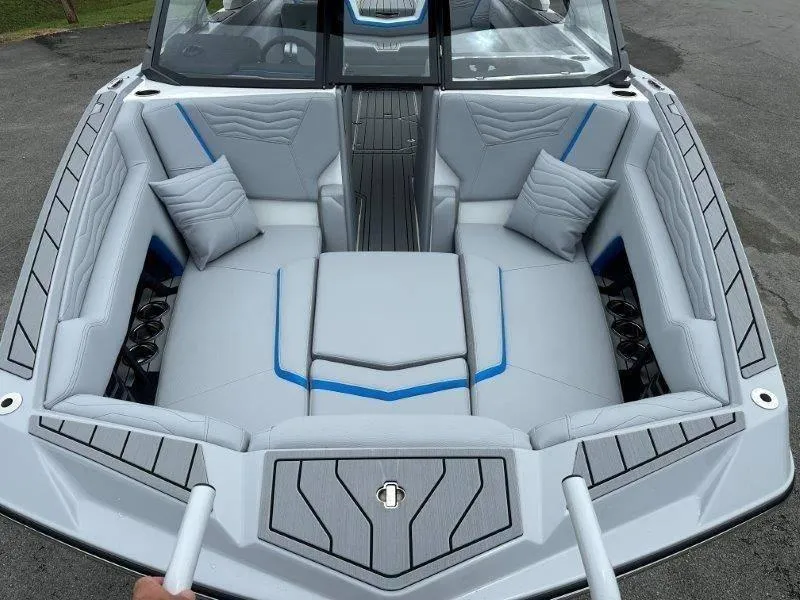 Slide: The Image of Nautique G25 2025 - 17