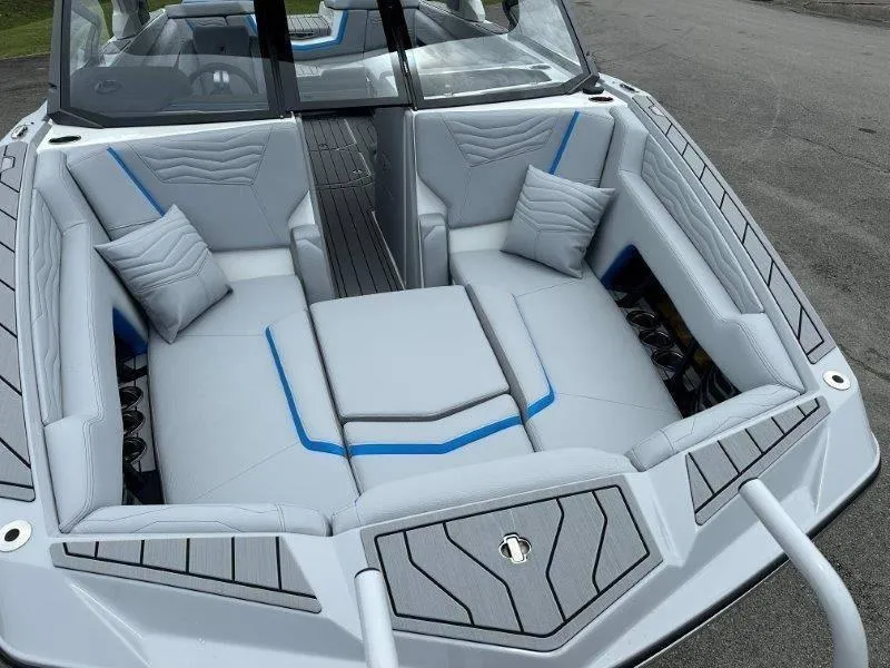 Slide: The Image of Nautique G25 2025 - 20