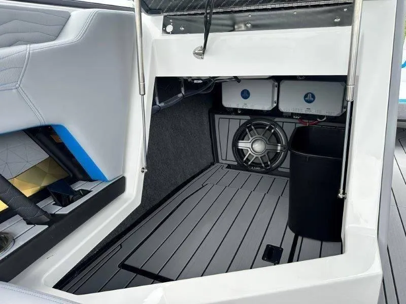 Slide: The Image of Nautique G25 2025 - 21