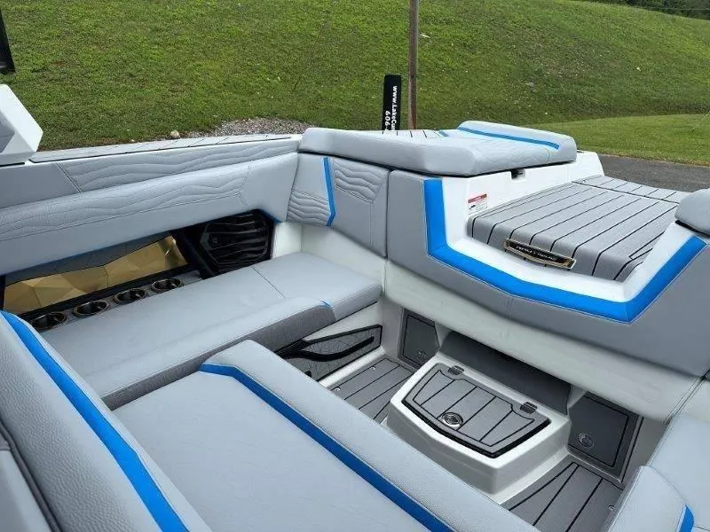 Slide: The Image of Nautique G25 2025 - 22