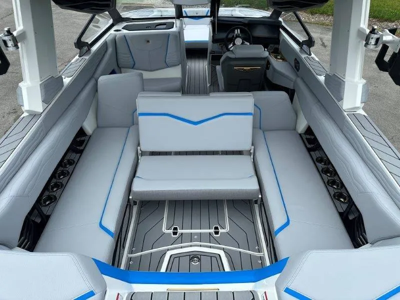 Slide: The Image of Nautique G25 2025 - 67