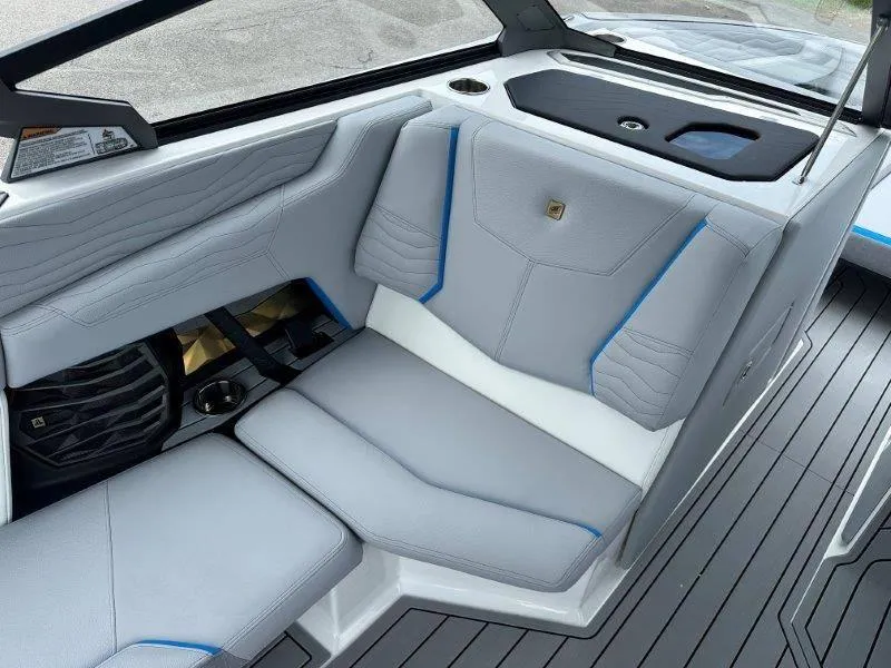 Slide: The Image of Nautique G25 2025 - 72