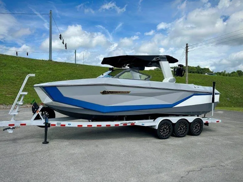 Slide: The Image of Nautique G25 2025 - 8