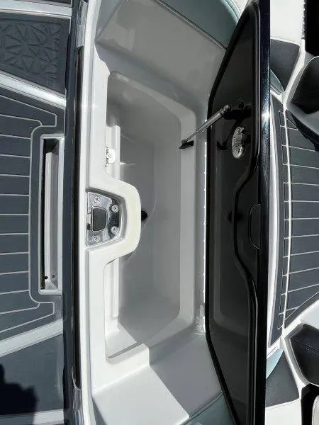 Slide: The Image of Nautique Paragon P25 2020 - 51