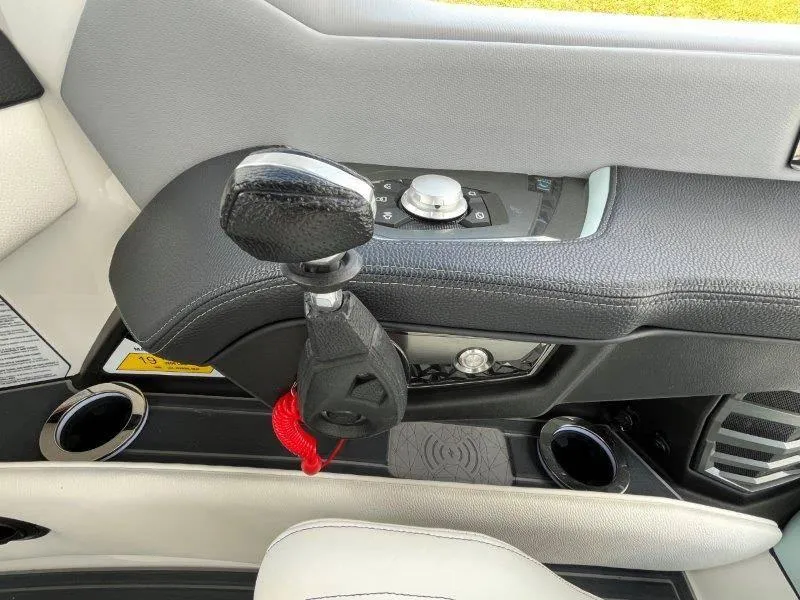 Slide: The Image of Nautique Paragon P25 2020 - 62