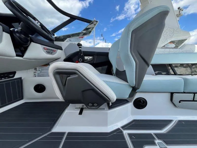 Slide: The Image of Nautique Paragon P25 2020 - 64