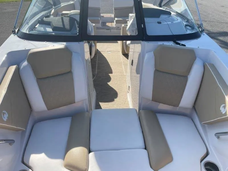 Slide: The Image of Scarab 255 SBHO Platinum 2017 - 17