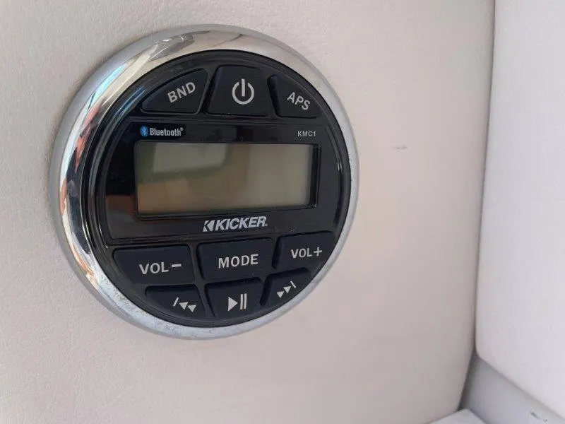 Slide: The Image of Scarab 255 SBHO Platinum 2017 - 18