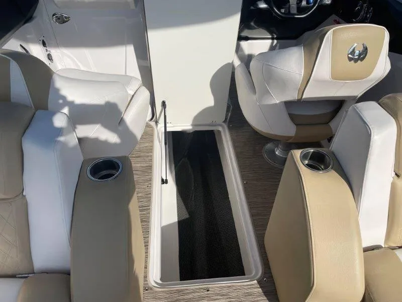 Slide: The Image of Scarab 255 SBHO Platinum 2017 - 21