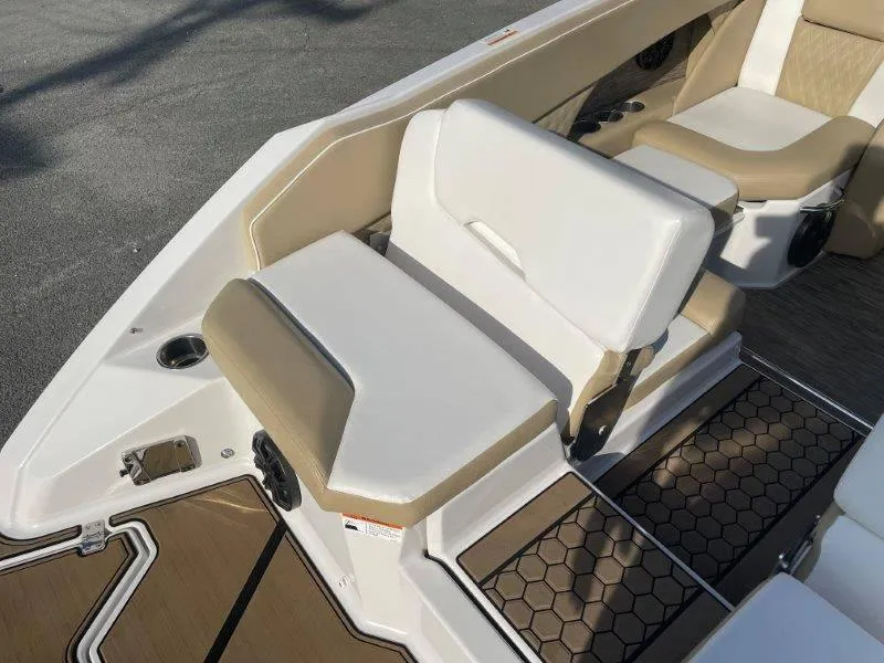 Slide: The Image of Scarab 255 SBHO Platinum 2017 - 22