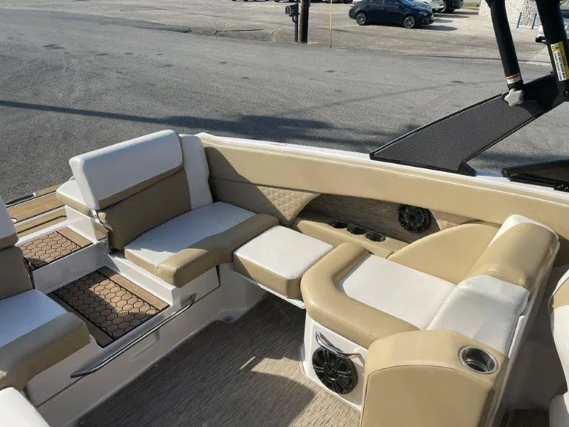 Slide: The Image of Scarab 255 SBHO Platinum 2017 - 23